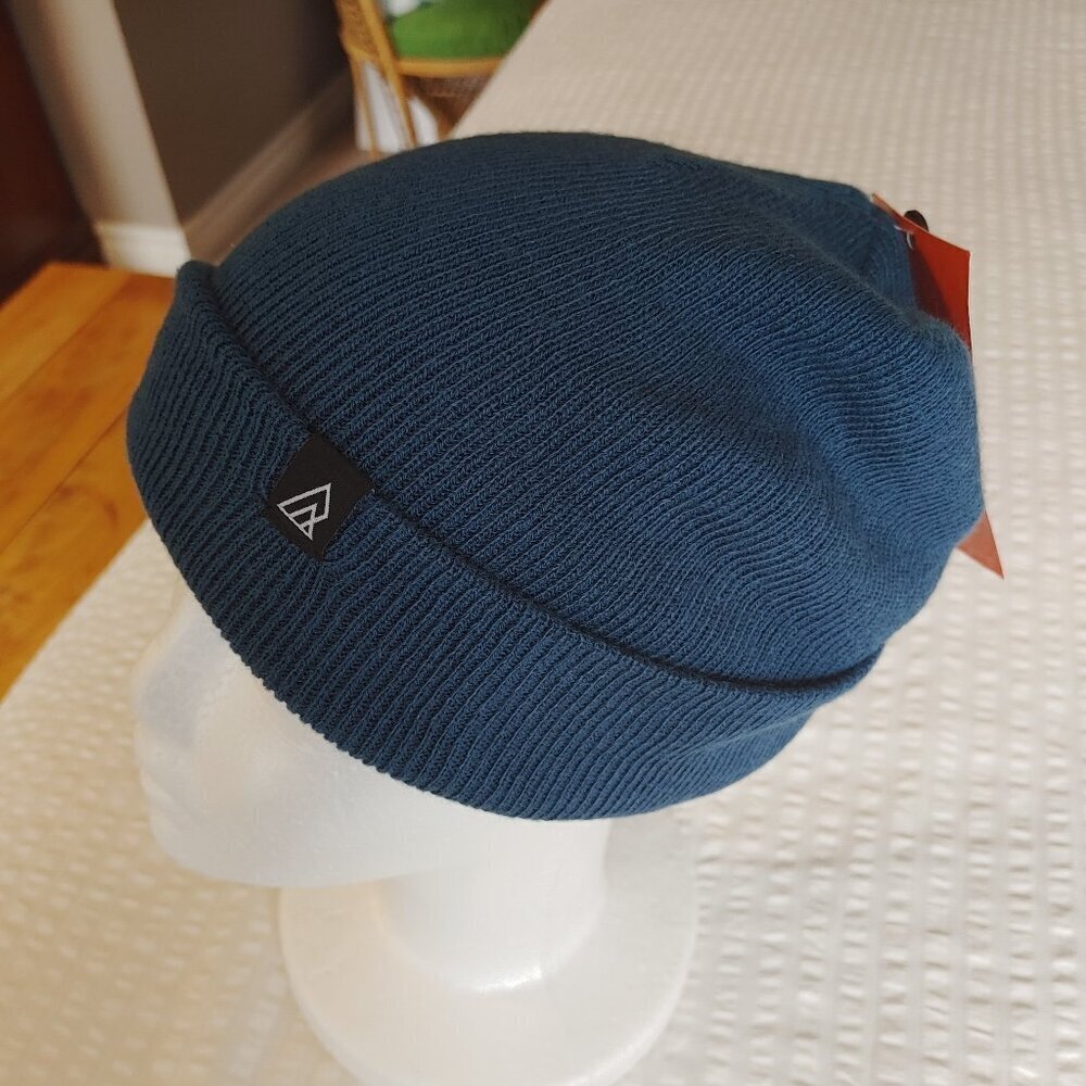 NWT UNISEX BLUE RIBBED KNIT BEANIE TOQUE